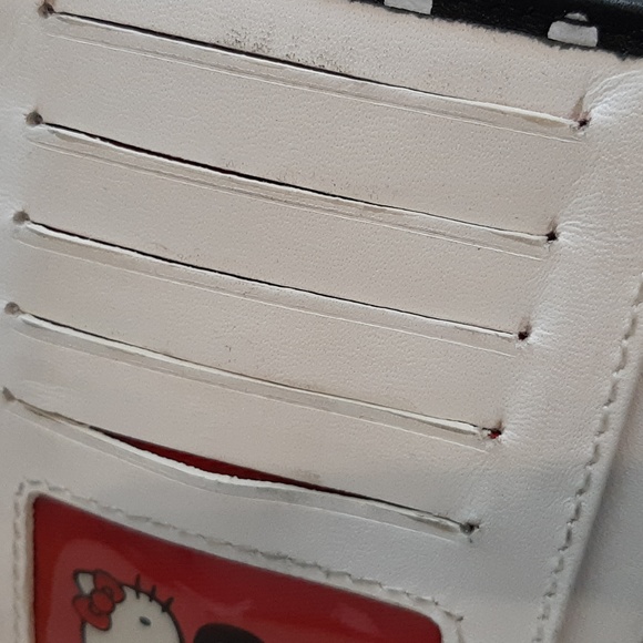 Hello Kitty Wallet - Picture 11 of 17